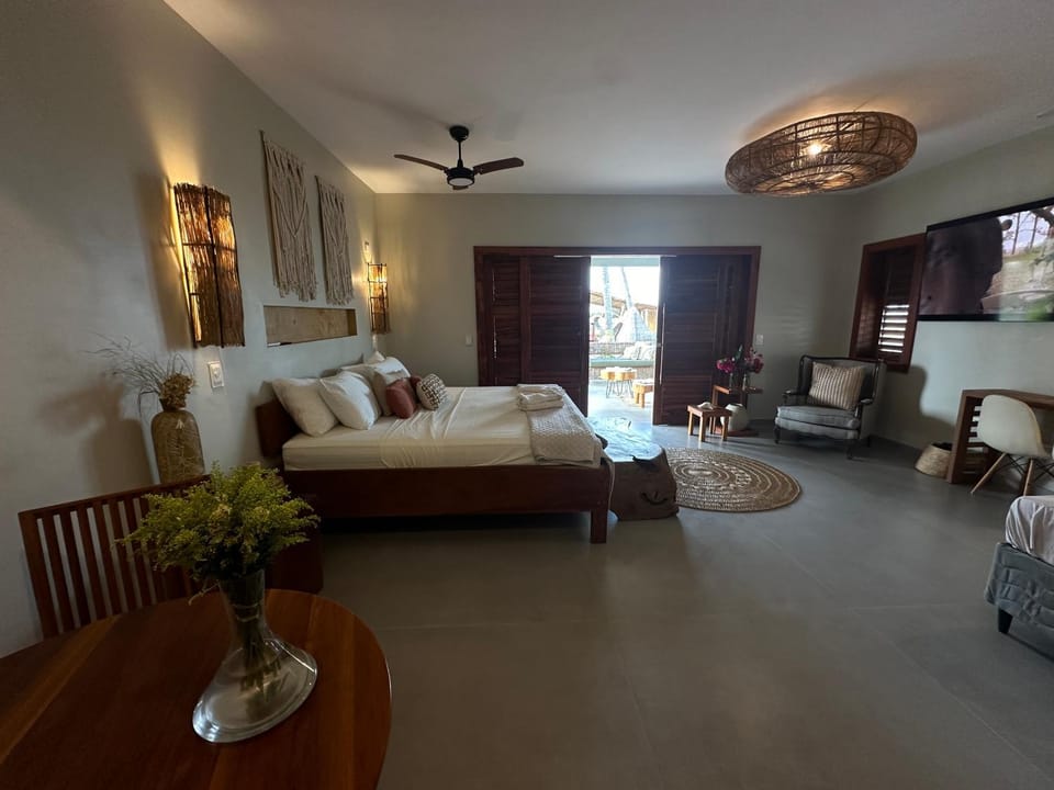 TV and multimedia, Living room, Photo of the whole room, Seating area, Bedroom
