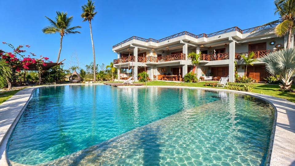 Property building, Spring, Day, Garden, Garden view, Pool view, Swimming pool, sunbed
