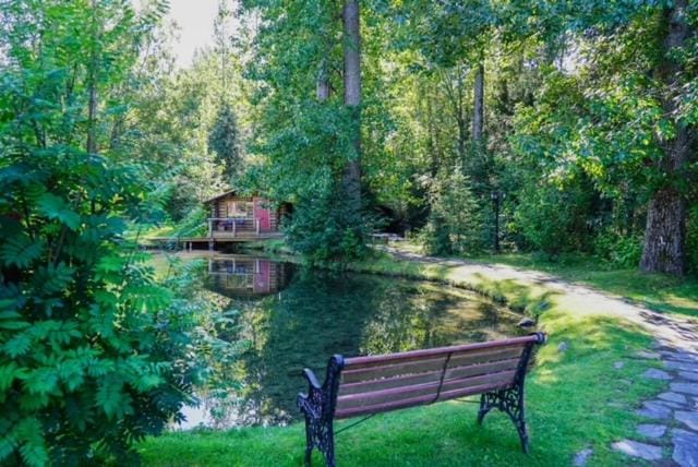 Hope Alaska's Bear Creek Lodge Nature lodge in Anchorage