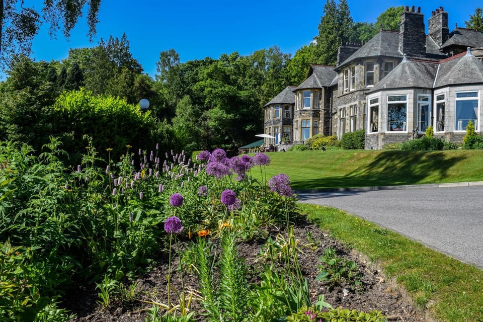 Property building, Spring, Natural landscape, Garden, Garden view