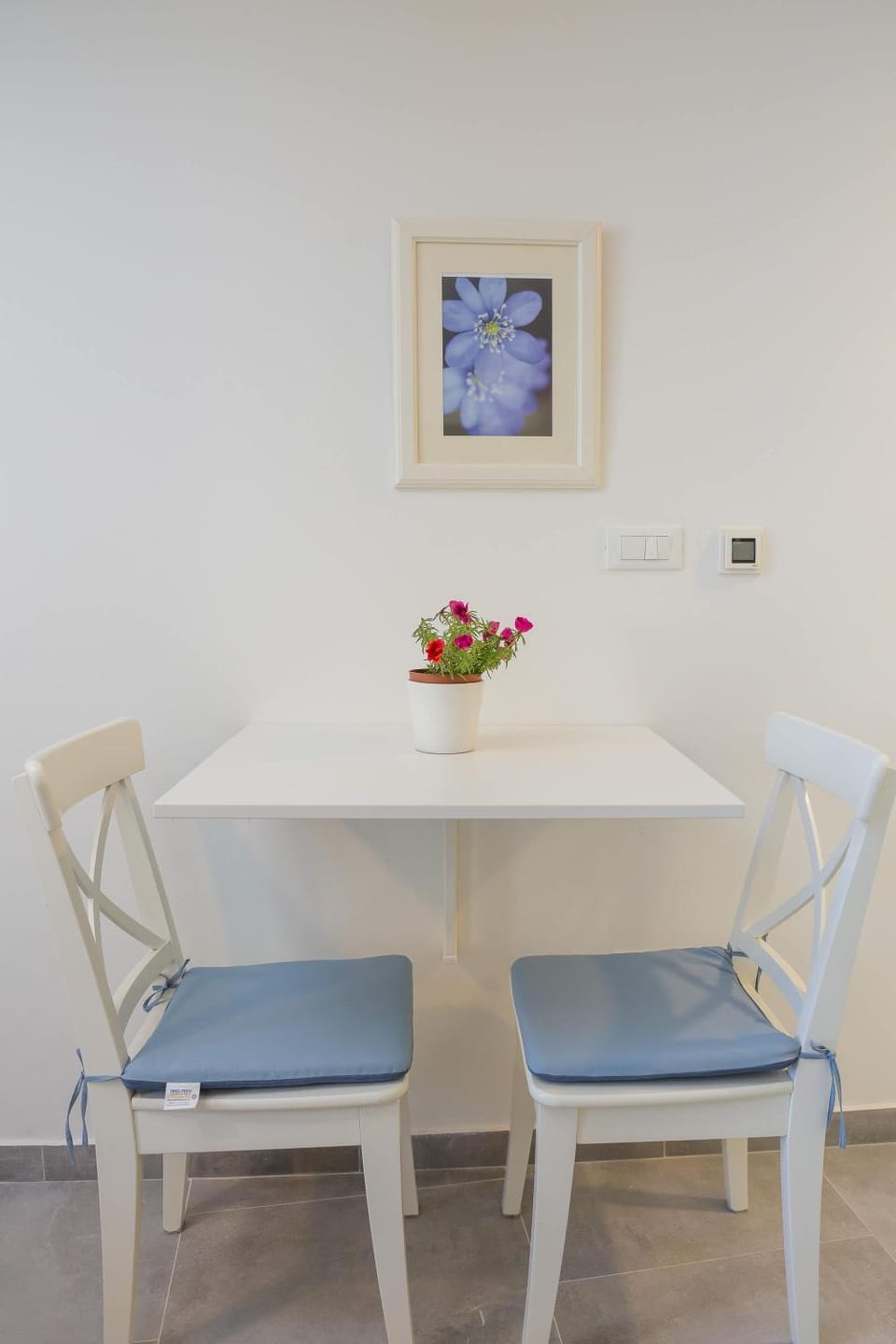 Seating area, Dining area
