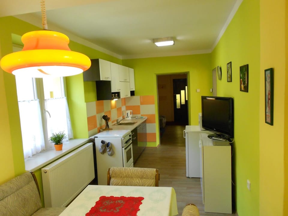 TV and multimedia, Kitchen or kitchenette, Seating area, Communal kitchen