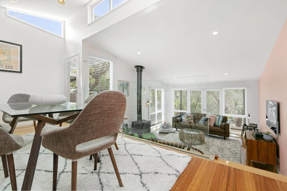 TV and multimedia, Living room, Dining area