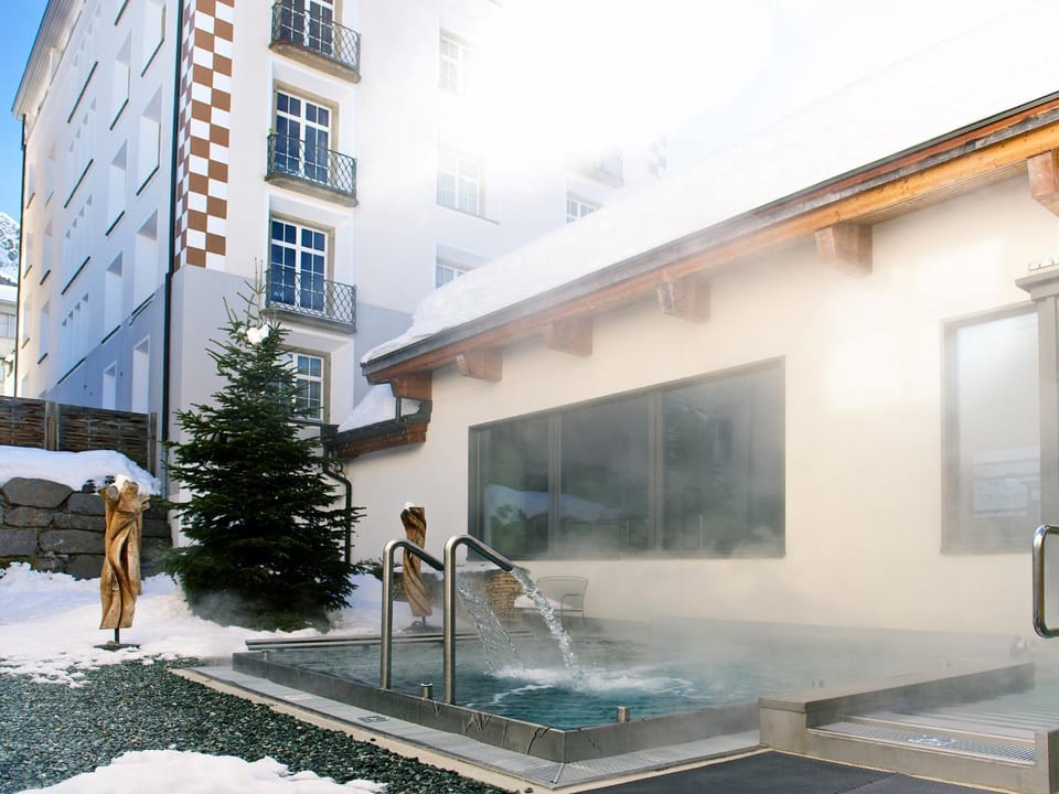 Hot Tub, Swimming pool