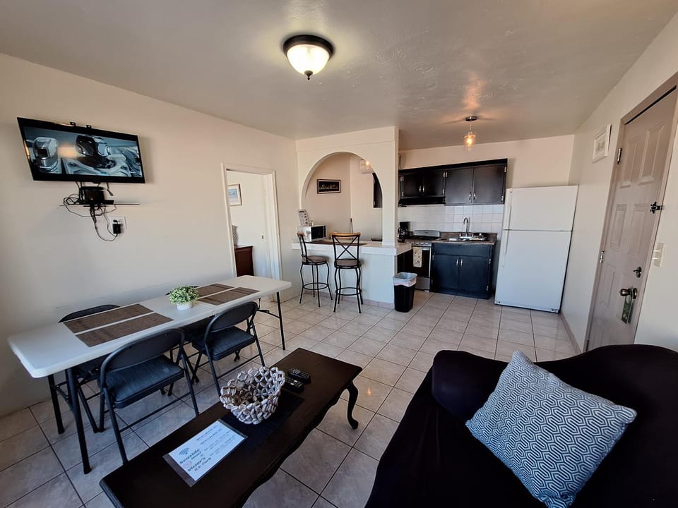 #55 Suite Bungalow Seaside Hotel & Victors RV Park Hotel in San Felipe