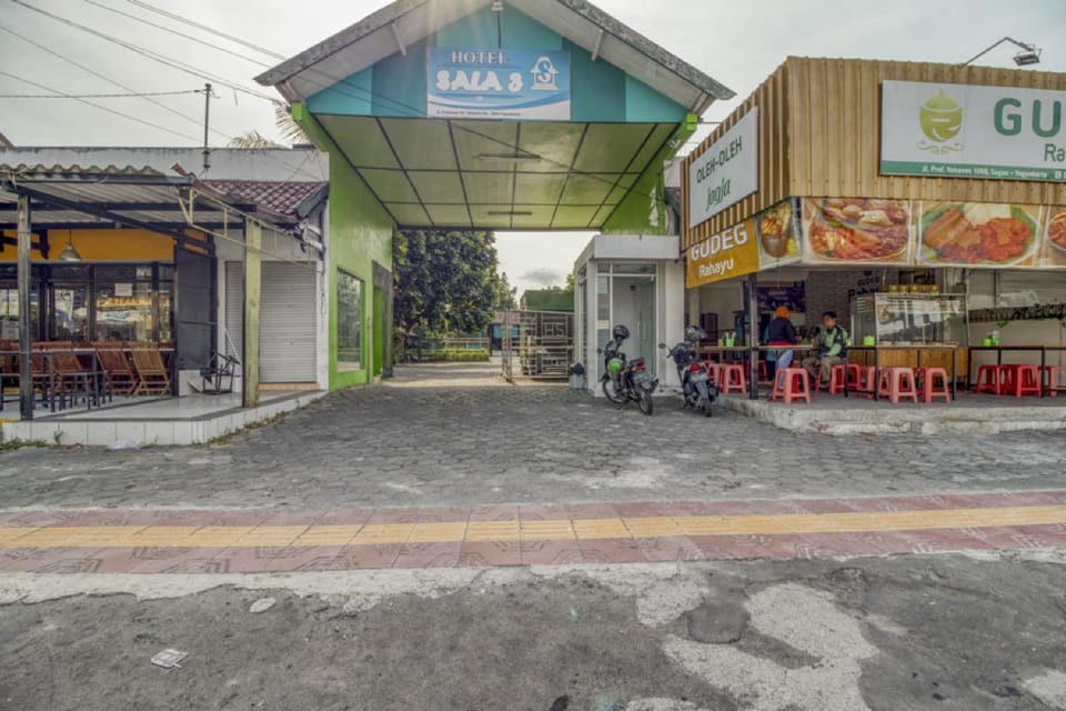 Facade/entrance, Shopping Area
