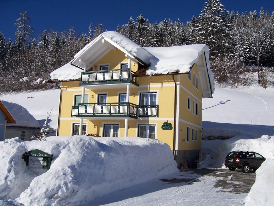 Facade/entrance, Winter