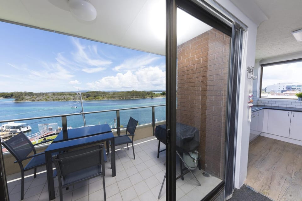 Balcony/Terrace, River view
