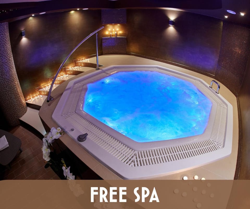 Hot Tub, Massage, Spa and wellness centre/facilities, Swimming pool