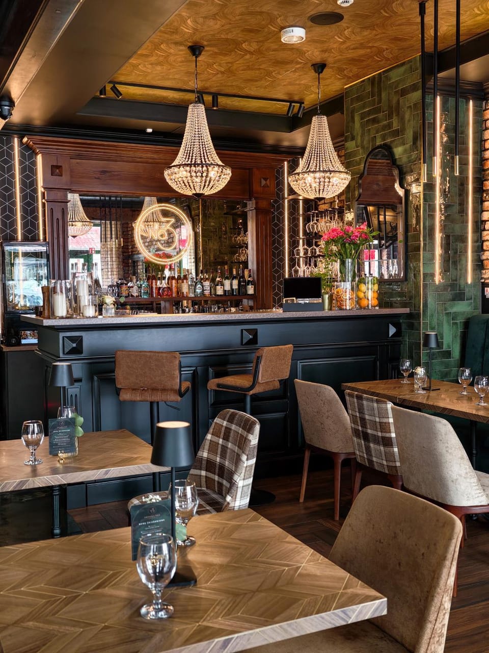 Restaurant/places to eat, Lounge or bar