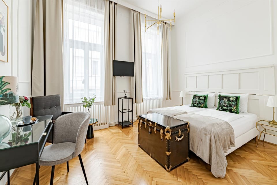 Photo of the whole room, Bedroom
