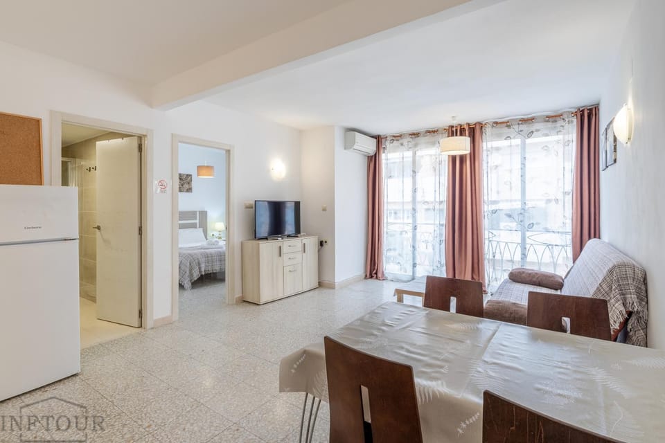 Communal lounge/ TV room, Living room, Dining area