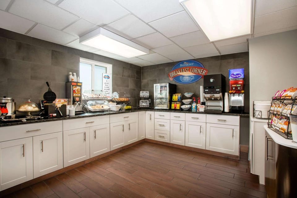 Restaurant/places to eat, Dining area, On site, Breakfast