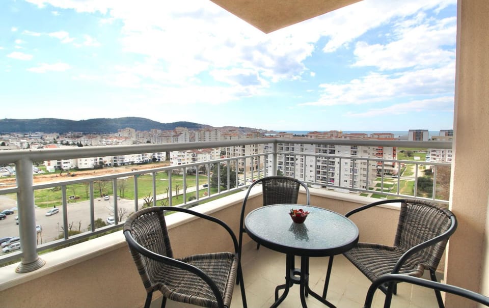 Patio, Day, Natural landscape, View (from property/room), Balcony/Terrace, Seating area, Mountain view, Sea view