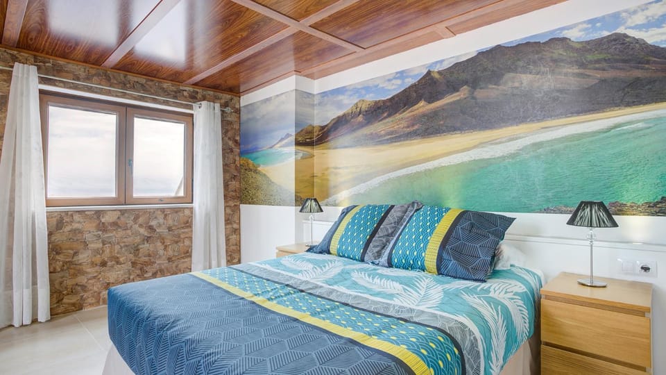 Bed, TV and multimedia, Bedroom