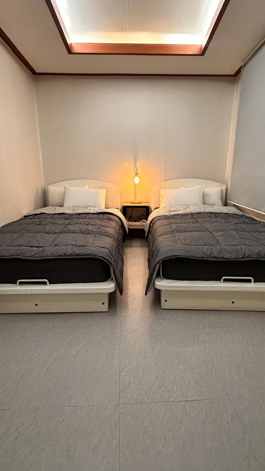 Bathroom, Photo of the whole room, Bedroom