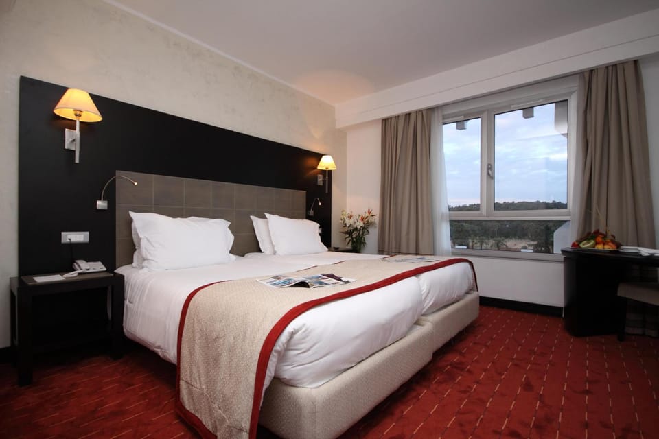 Bed, Photo of the whole room, Bedroom, Mountain view