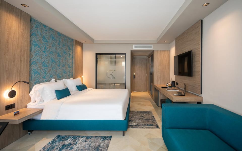 Bed, Bathroom, Photo of the whole room, Bedroom