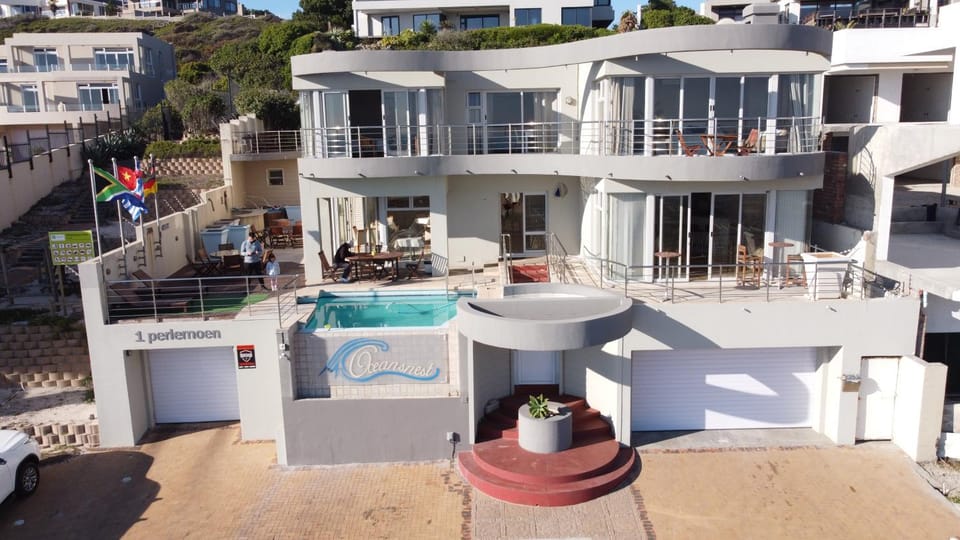 Property building, Balcony/Terrace, Swimming pool