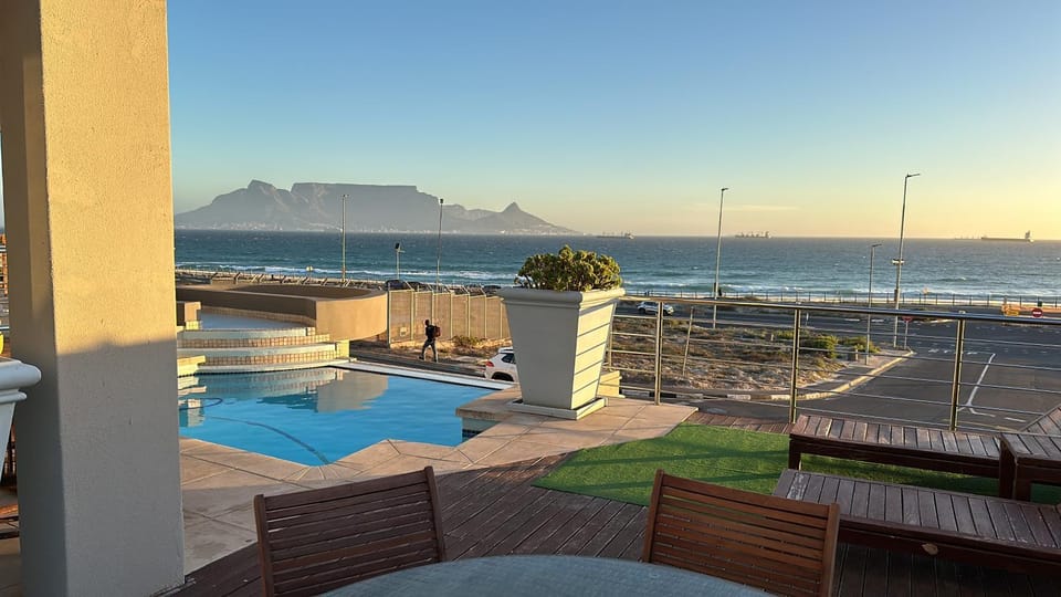 Patio, Nearby landmark, Day, Natural landscape, Mountain view, Pool view, Sea view, Swimming pool, sunbed