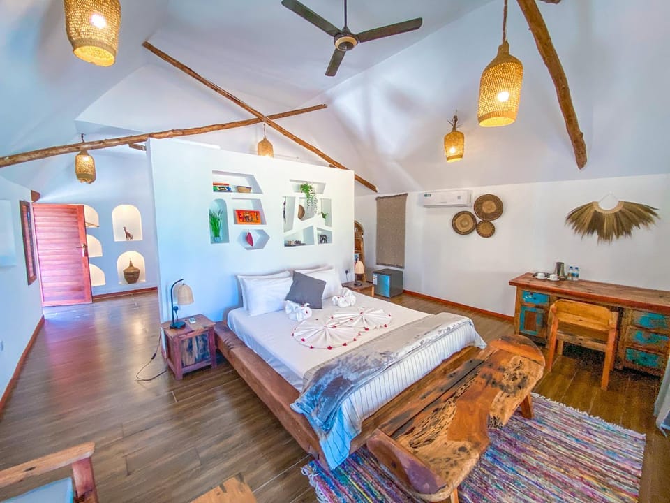 Bed, Photo of the whole room, Bedroom, fireplace