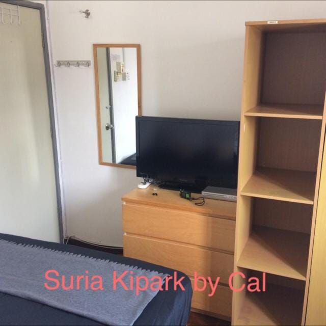 Cozy Middle Room at Suria Kipark Damansara Homestay with Fully Equipped Kitchen and Laundry Vacation rental in Selangor, Malaysia