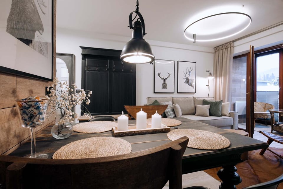Balcony/Terrace, Living room, Decorative detail, Seating area, Dining area