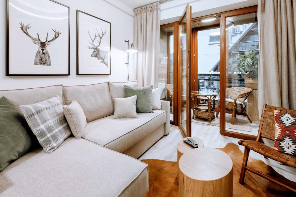 Bed, Balcony/Terrace, Living room, Decorative detail, Seating area