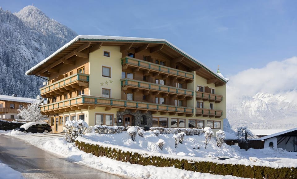 Facade/entrance, Winter