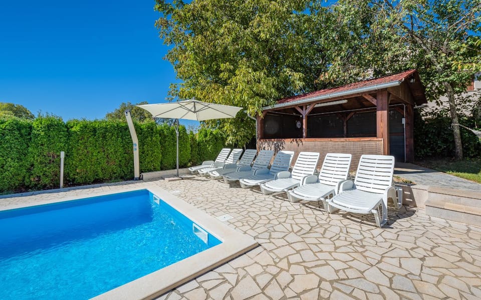 Swimming pool, sunbed