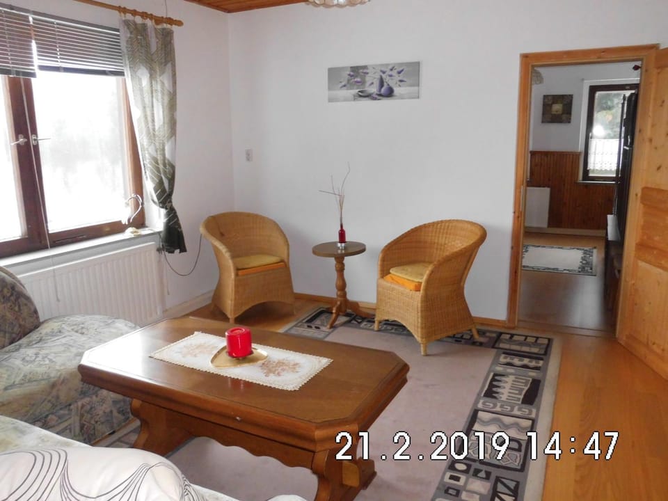 Living room, Seating area, Family