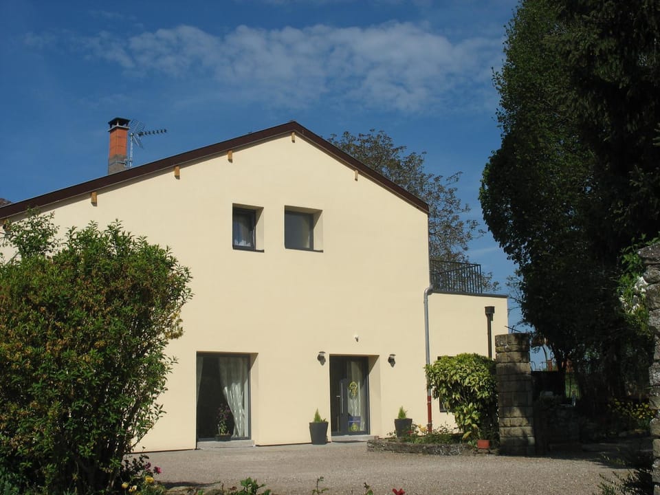 Property building, Facade/entrance, Spring