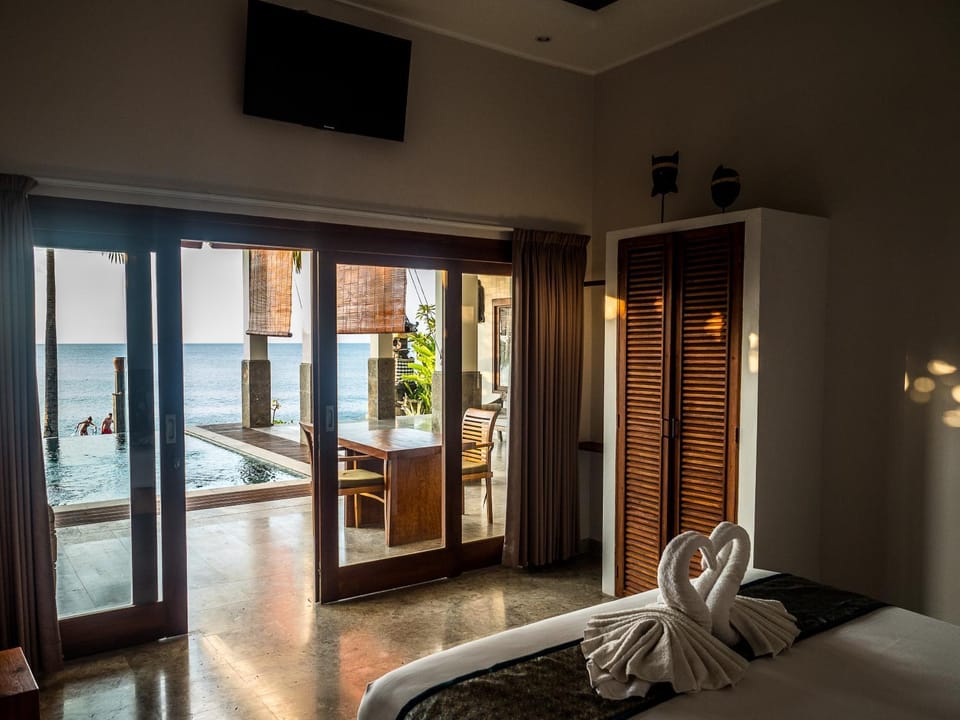 Balcony/Terrace, Seating area, Bedroom, Swimming pool, Swimming pool