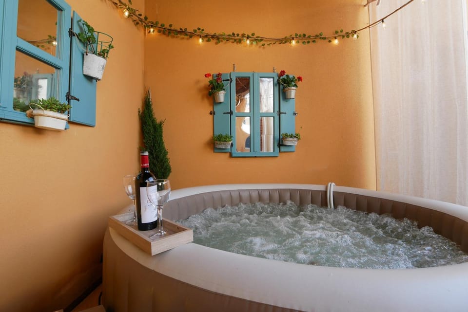 Patio, Spa and wellness centre/facilities