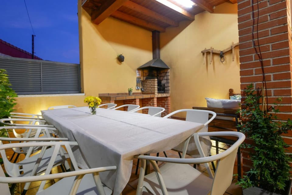 Patio, BBQ facilities