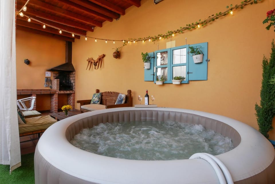 Patio, Spa and wellness centre/facilities