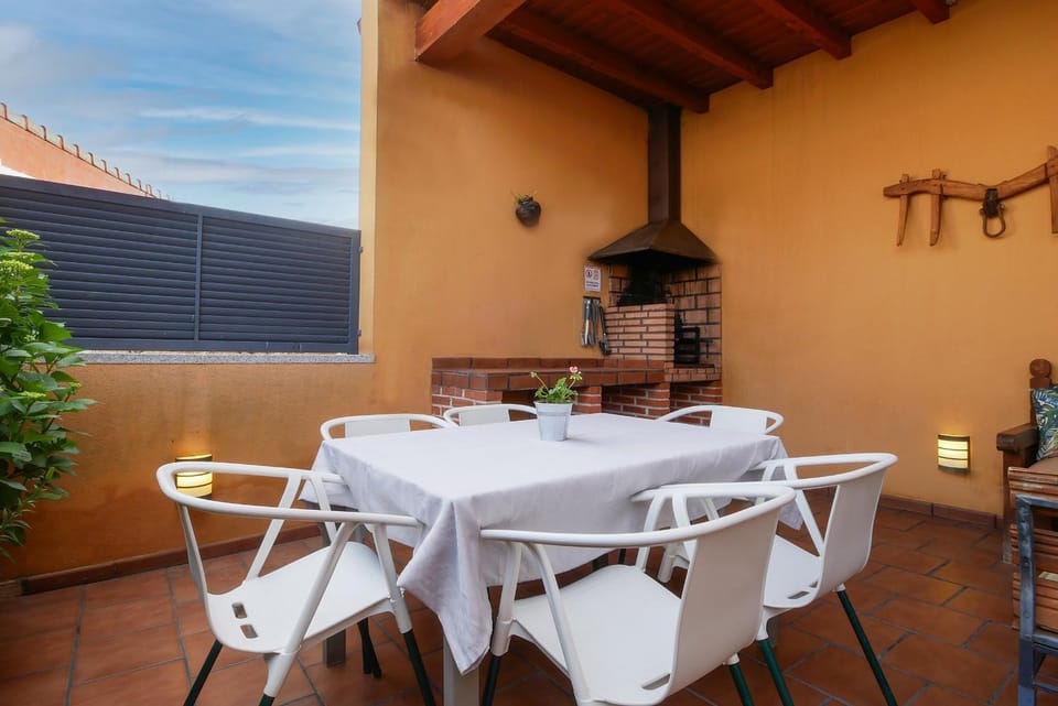 Patio, BBQ facilities