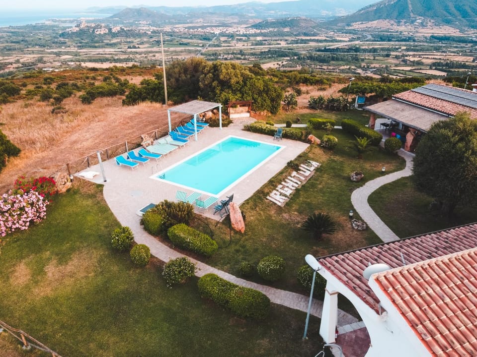 Bird's eye view, Pool view