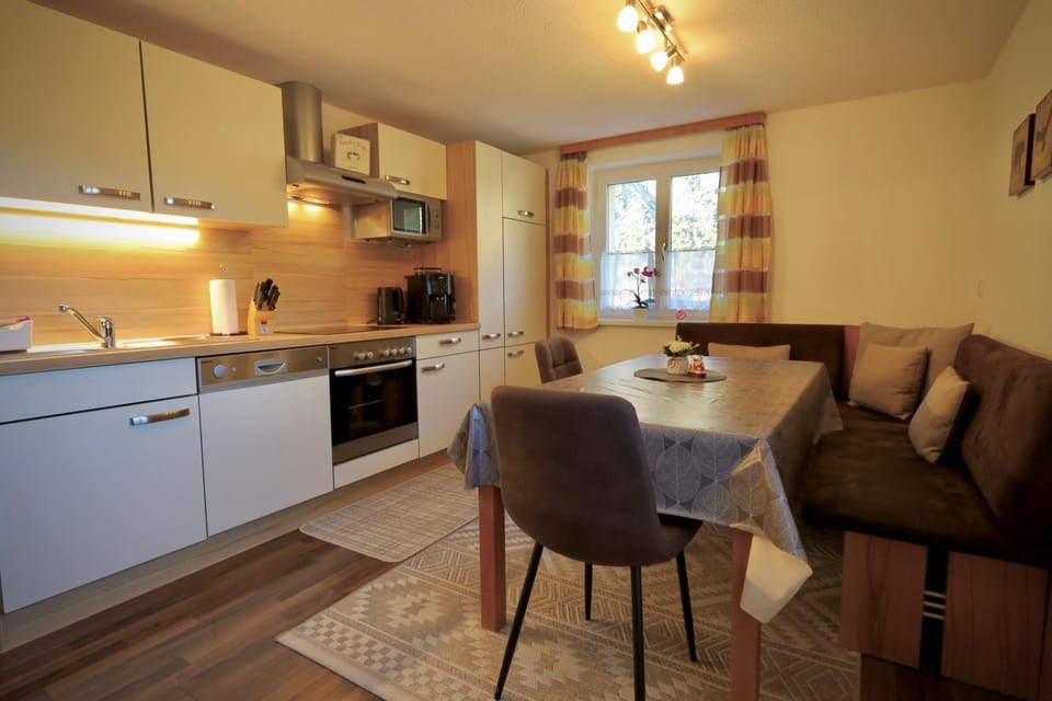 Kitchen or kitchenette, Living room, Seating area, Dining area, dishwasher, oven, stove