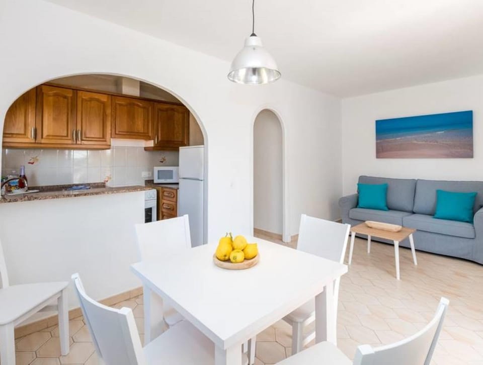 Property building, Kitchen or kitchenette, Living room
