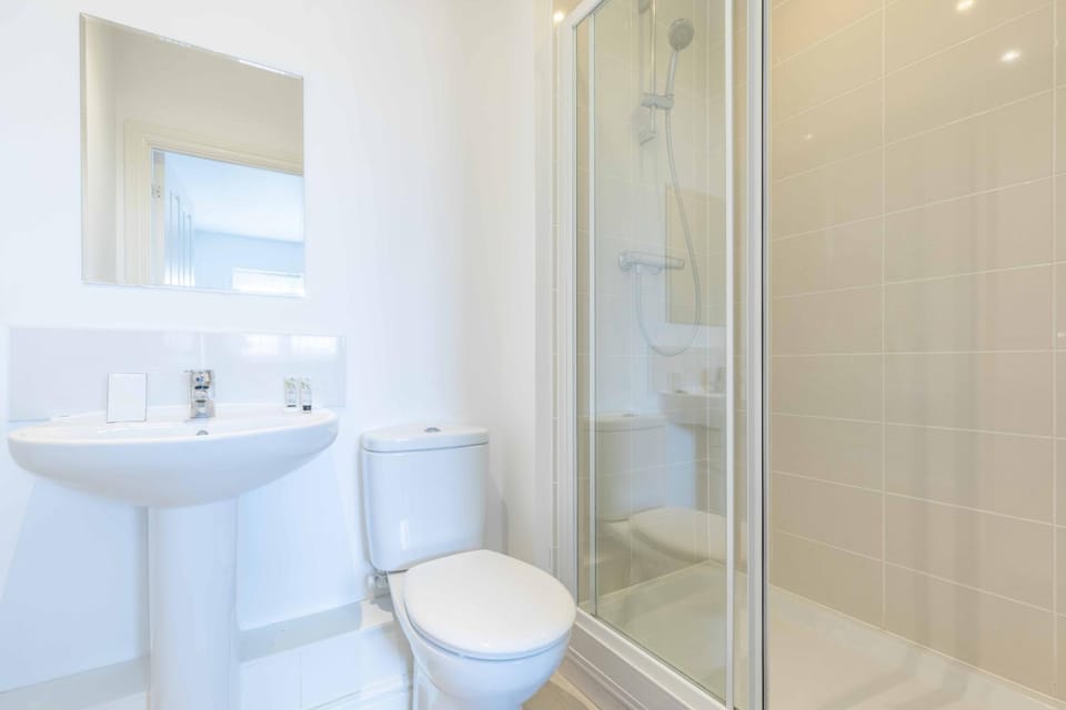 The Penthouse at Waterside Grange - By Tempstay Apartment in Slough