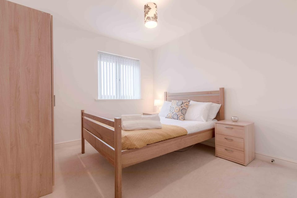 The Penthouse at Waterside Grange - By Tempstay Apartment in Slough