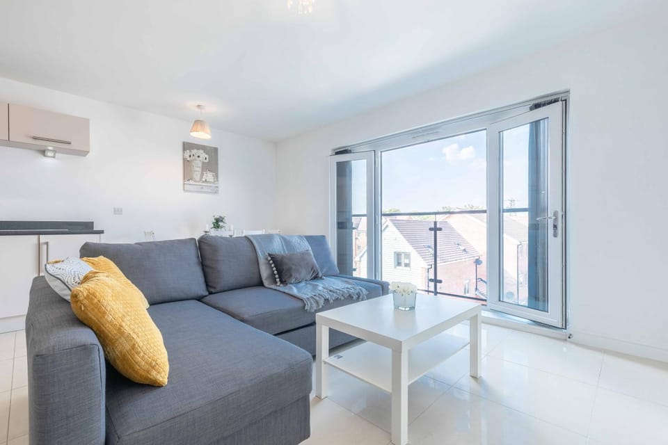 The Penthouse at Waterside Grange - By Tempstay Apartment in Slough