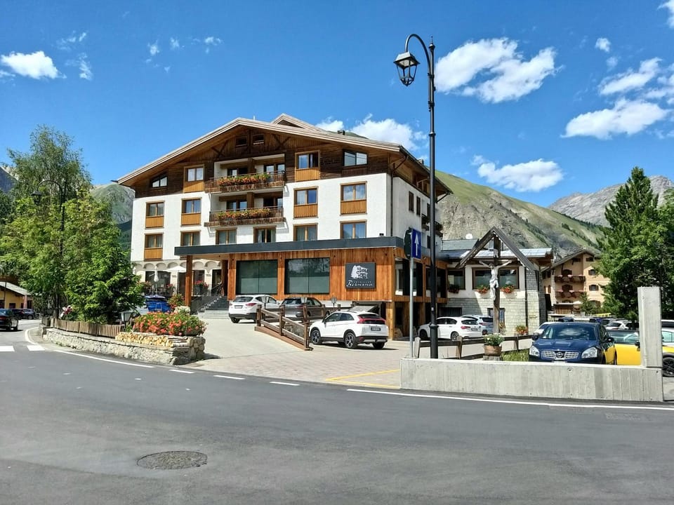 Property building, Street view