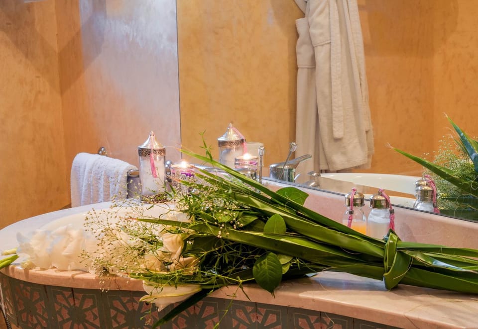 Charming villa in the heart of Marrakech palm grove Bed and Breakfast in Marrakesh