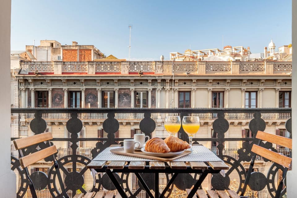 View (from property/room), Balcony/Terrace, City view