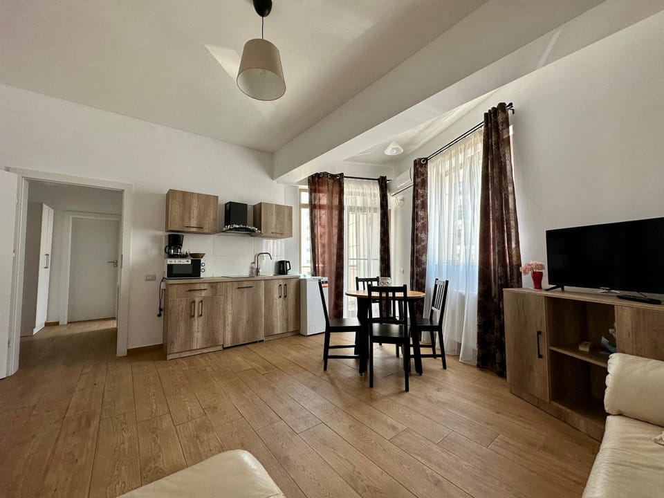 Kitchen or kitchenette, Living room, Seating area, Dining area