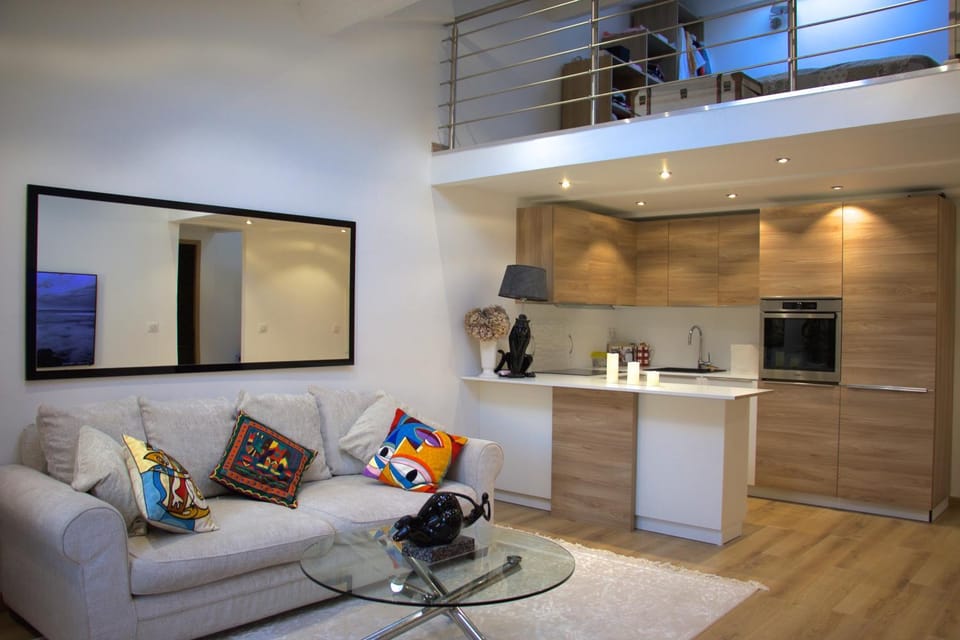 DUPLEX FONTAINE - Appartement Duplex coeur vieil Antibes Old city Marché provencal Apartment in Antibes