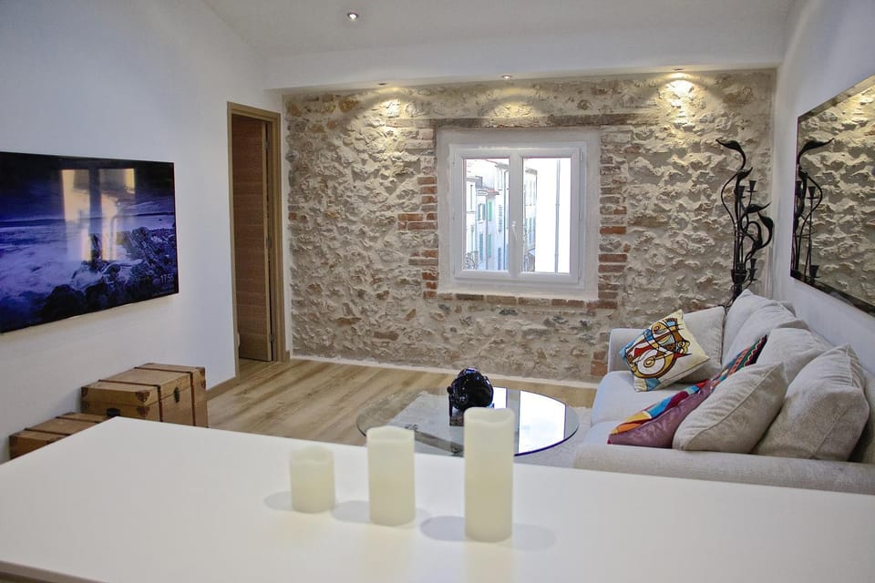 DUPLEX FONTAINE - Appartement Duplex coeur vieil Antibes Old city Marché provencal Apartment in Antibes