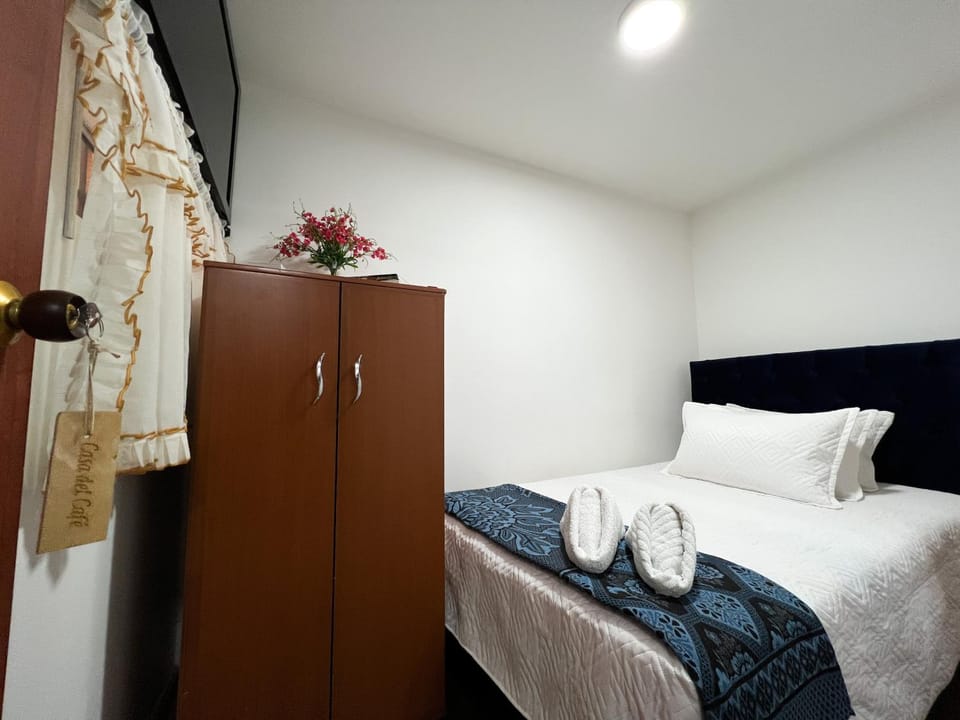 Bedroom, towels